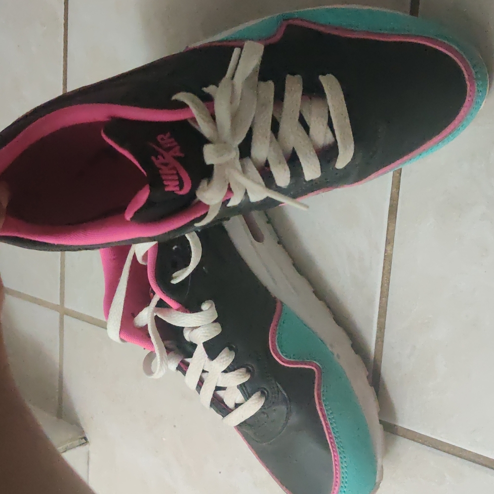 Shoes worn once